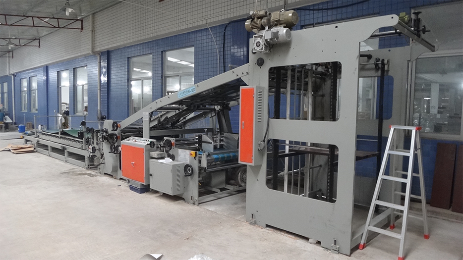 Folding & gluing equipment at the paper packaging facility