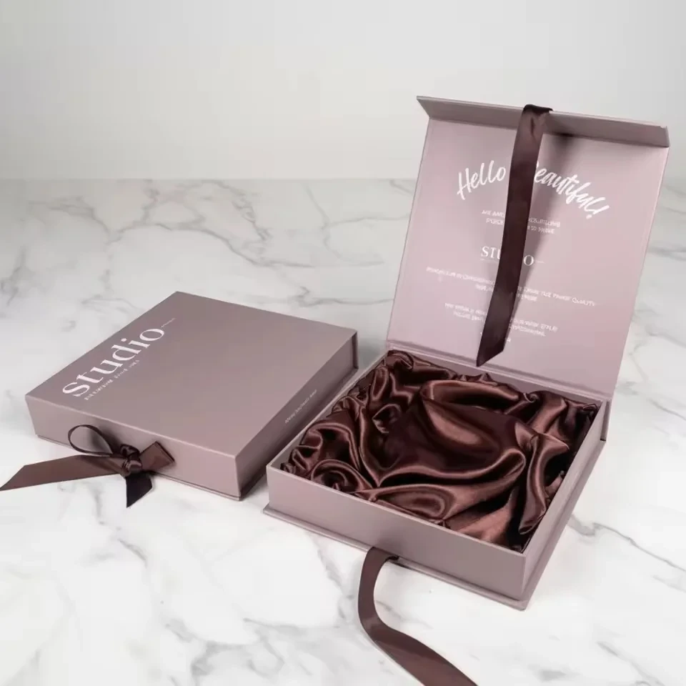 Magnetic Hair Gift Box with Lining